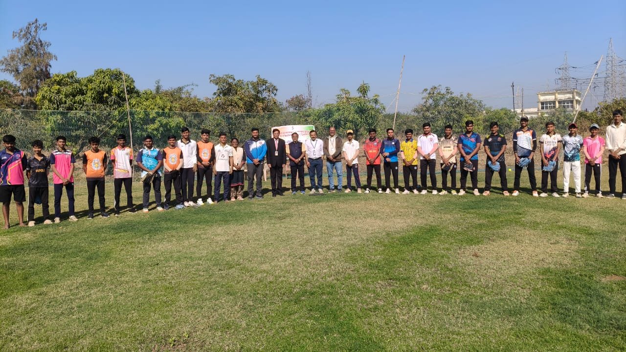 राज्य क्रीडा दिन उत्साहात साजरा : “खेळाडू संकटात कधीच डगमगत नाही” – प्राचार्य डॉ. किरण सावे 1