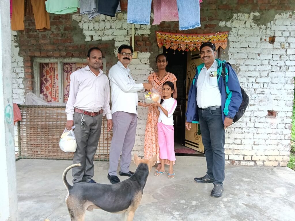 वेल्फेअर असोसिएशन सामाजिक ट्रस्टचा पुढाकार; धान्य व शालेय साहित्याचे वाटप 3