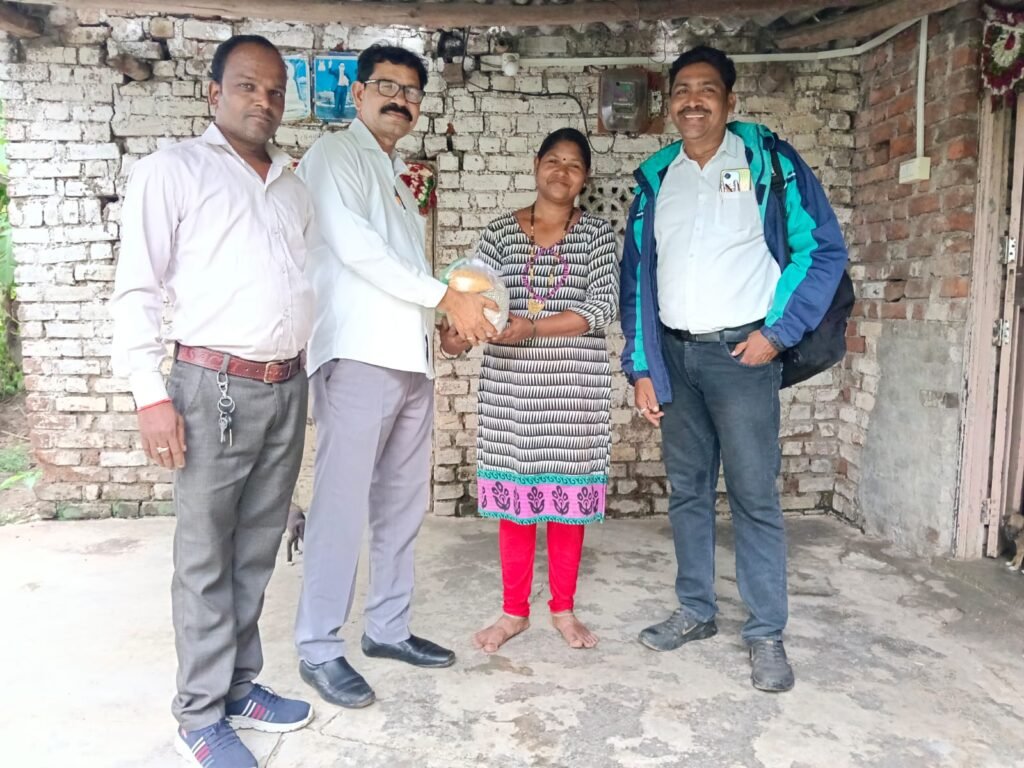 वेल्फेअर असोसिएशन सामाजिक ट्रस्टचा पुढाकार; धान्य व शालेय साहित्याचे वाटप 4