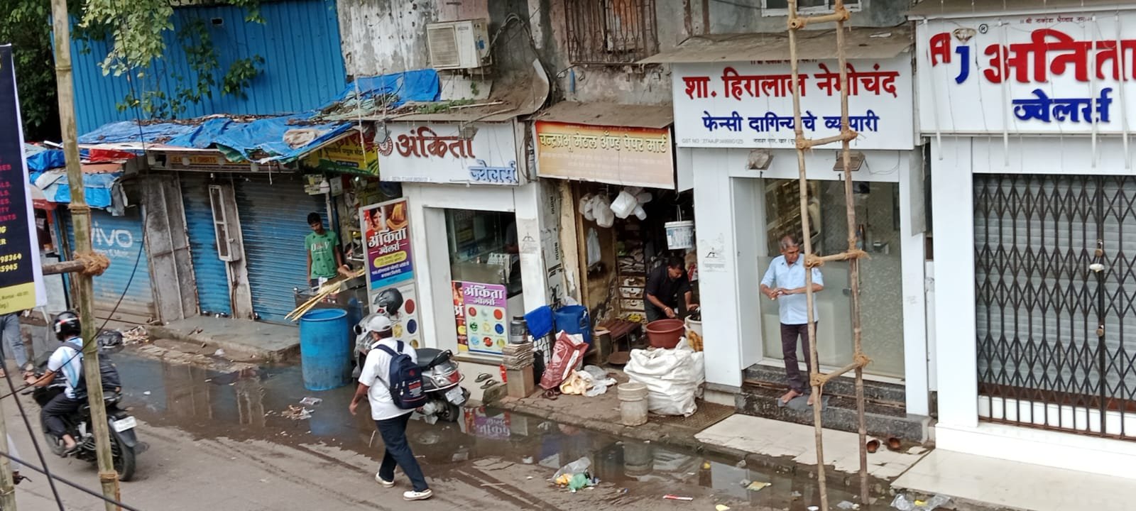 ‘स्वच्छ मुंबई’चा दावा, पण खार (पूर्व)मध्ये गटारमय वास्तव! 1